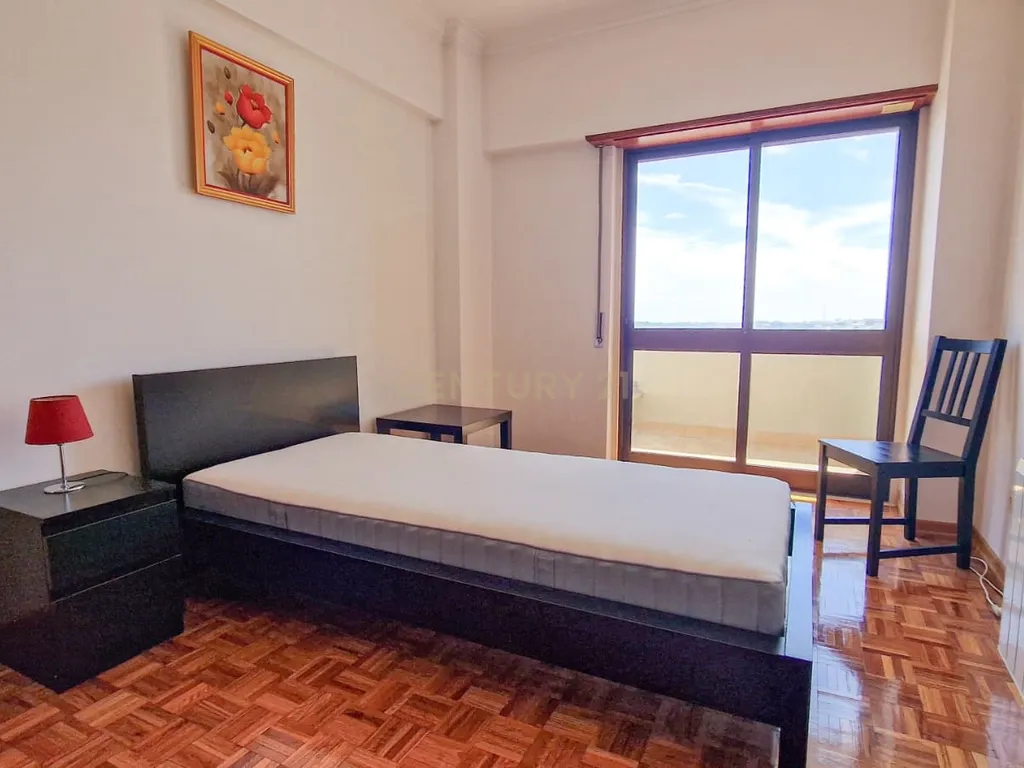 Apartamento T3 em Queluz, Sintra com Vista - Image 10