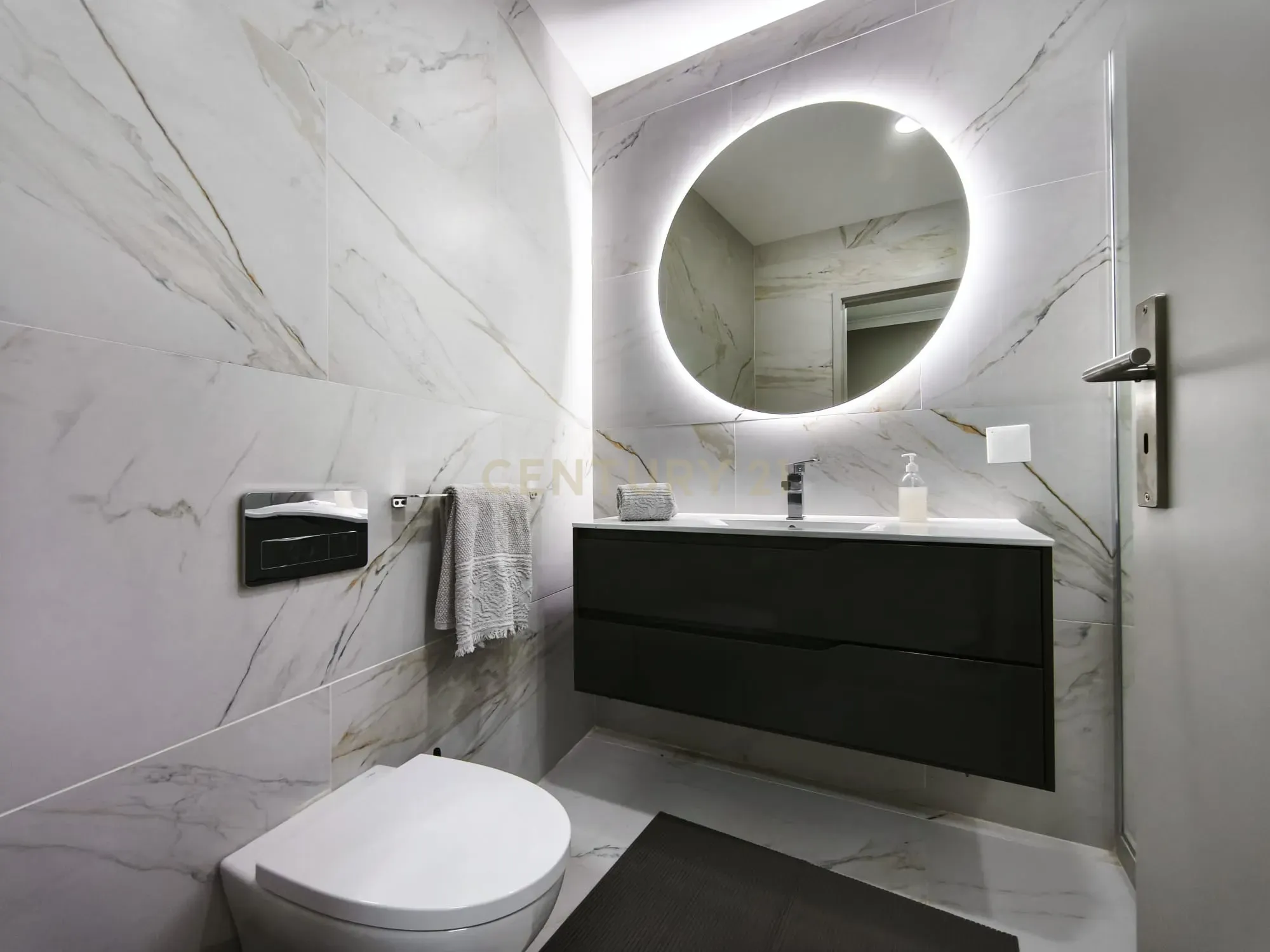 Moradia T2 no Centro da Ribeira Grande – Localização Privilegiada - Image 10