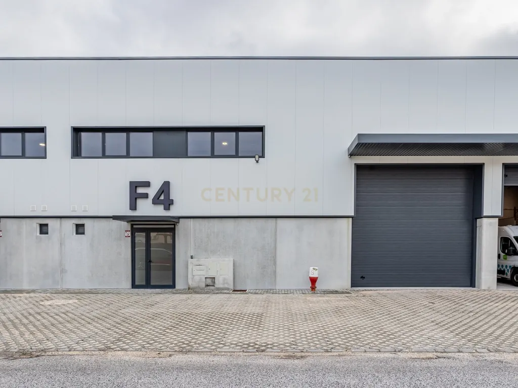 Armazém Industrial 300m² | Mezzanine, Logradouro e Acesso à A10 | Arruda dos Vinhos - Image 4