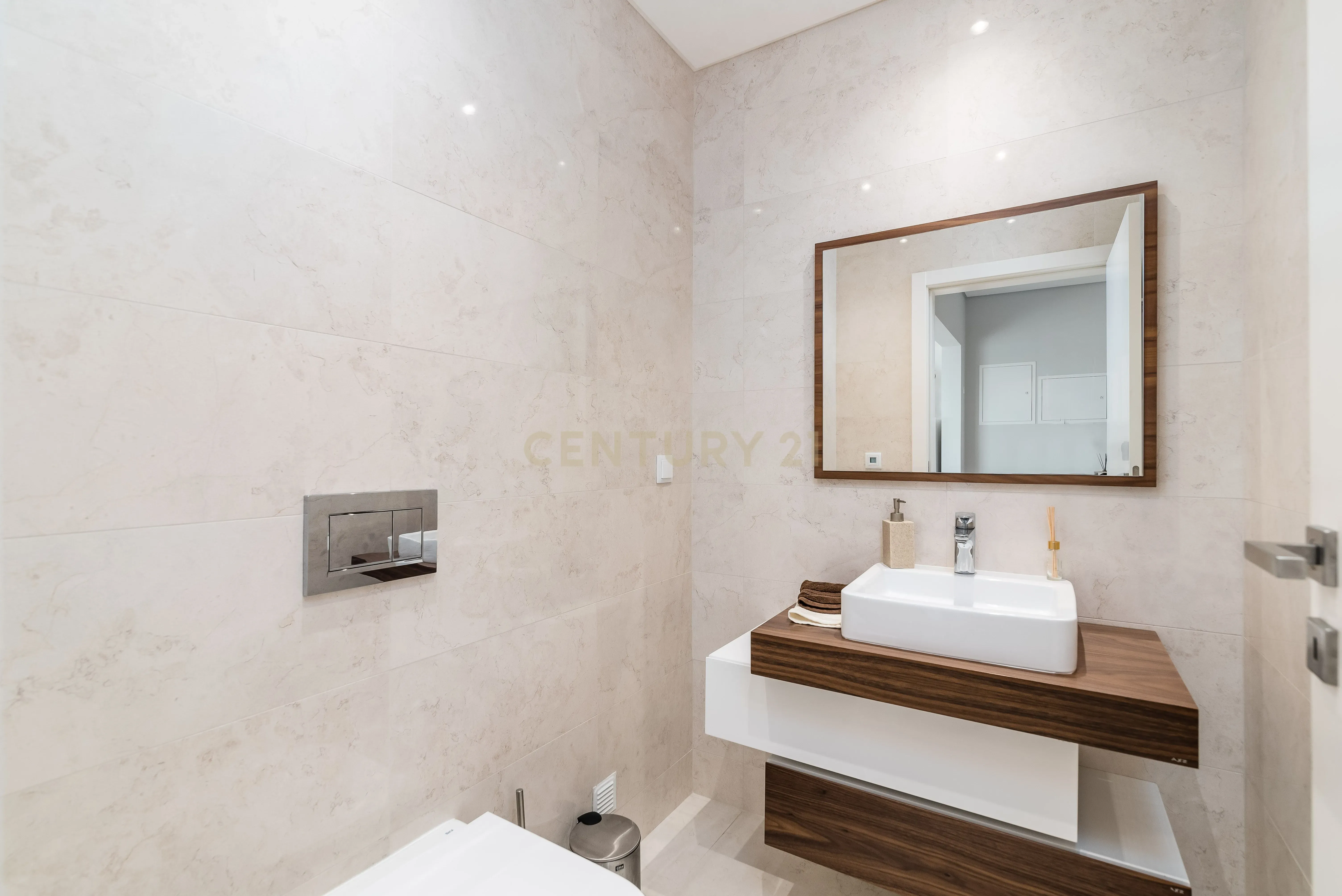 Luxuoso Apartamento T3 em Odivelas com Vista Panorâmica - Image 6