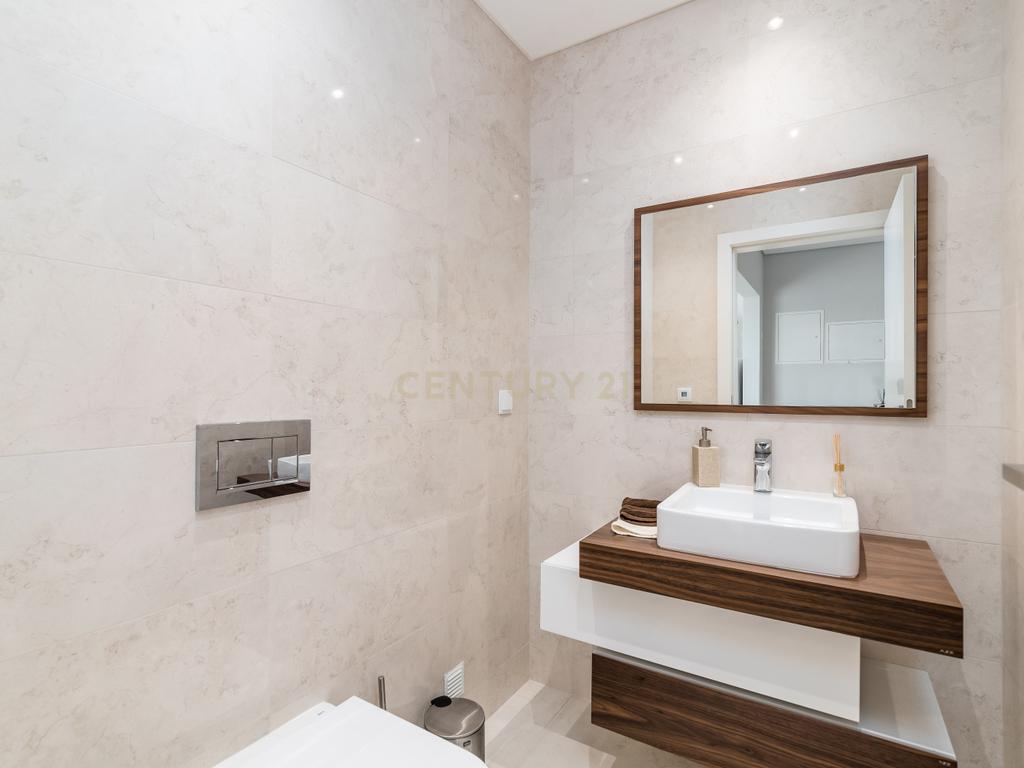 Luxuoso Apartamento T3 em Odivelas com Vista Panorâmica - Image 6