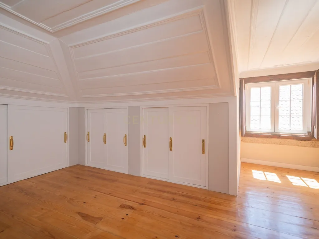 Excelente Apartamento T2 | Janelas Verdes - Image 11