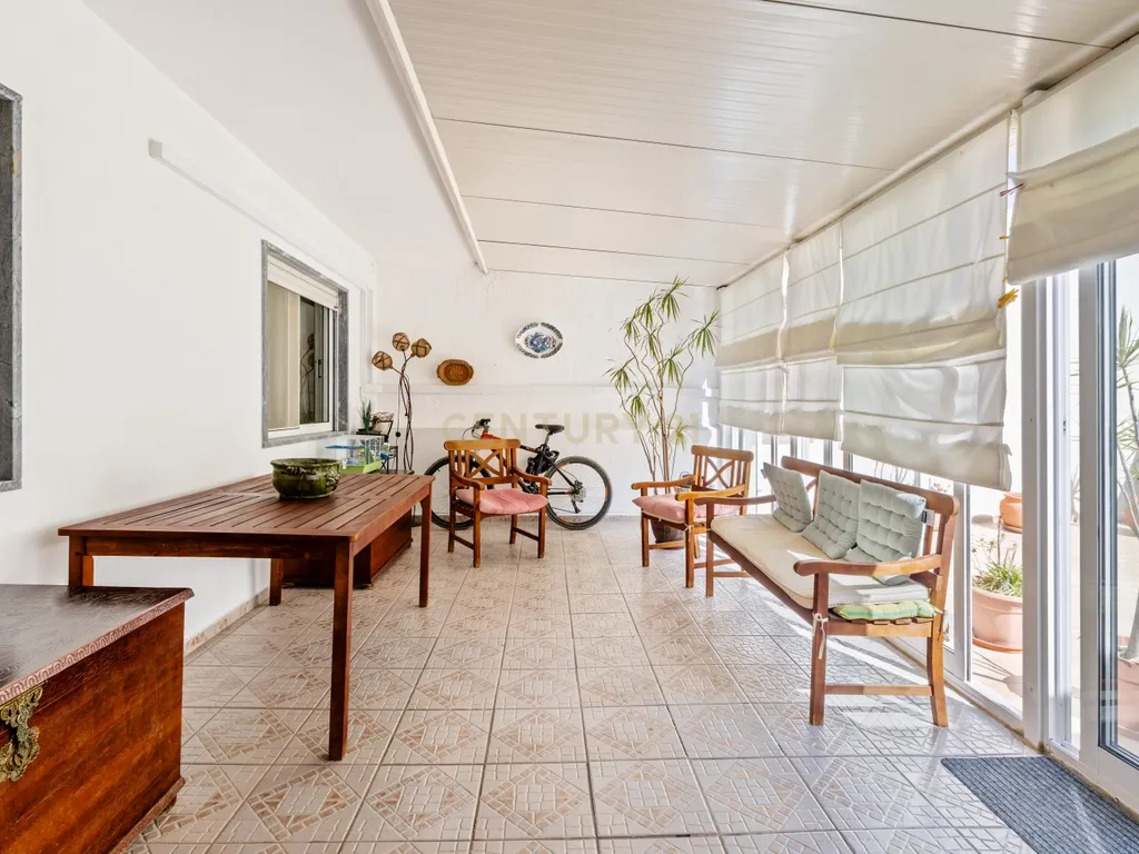 T3 com Terraço Privativo no Centro de Faro - Image 3