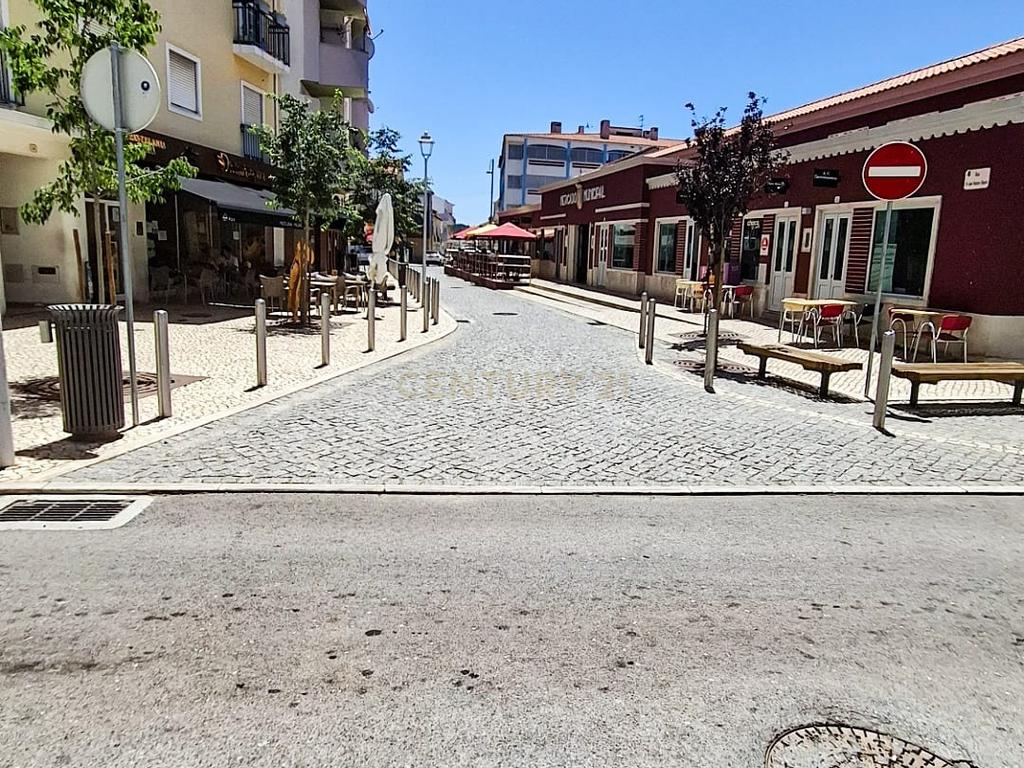Moradia T3+2 com Terraço, Pátio e Espaço Comercial em São Bartolomeu de Messines – Silves, Faro - Image 61