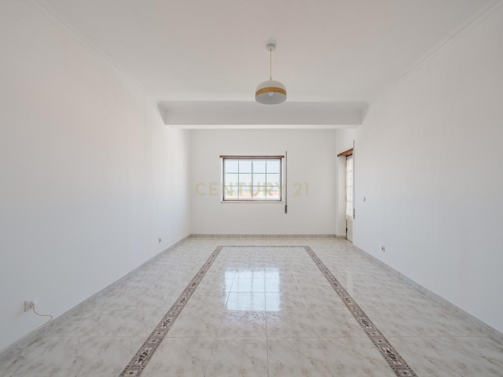 Apartamento T2 com suite e parqueamento - Samora Correia - Image 3