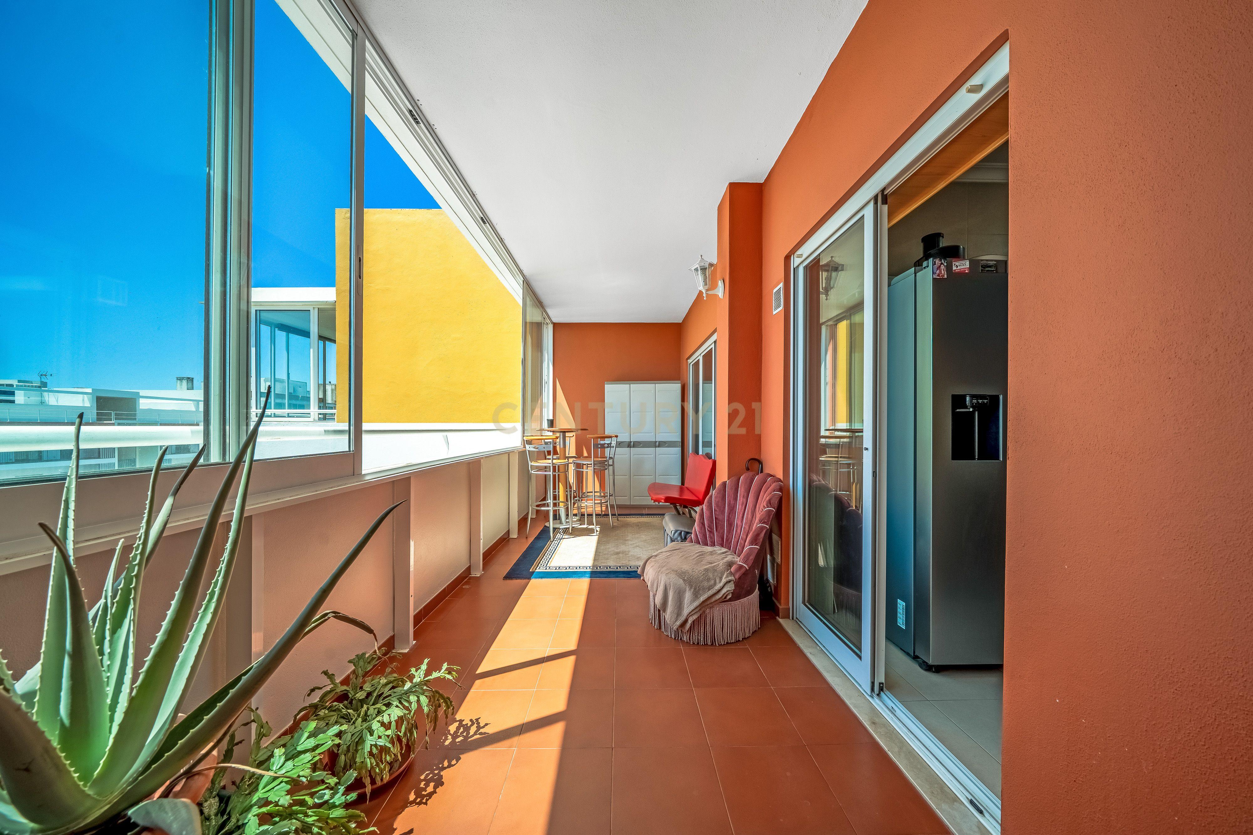 Fotografia 5 de Apartamento T3 no Centro de Portimão | Varanda, Vistas Desafogadas e Estacionamento Privativo
