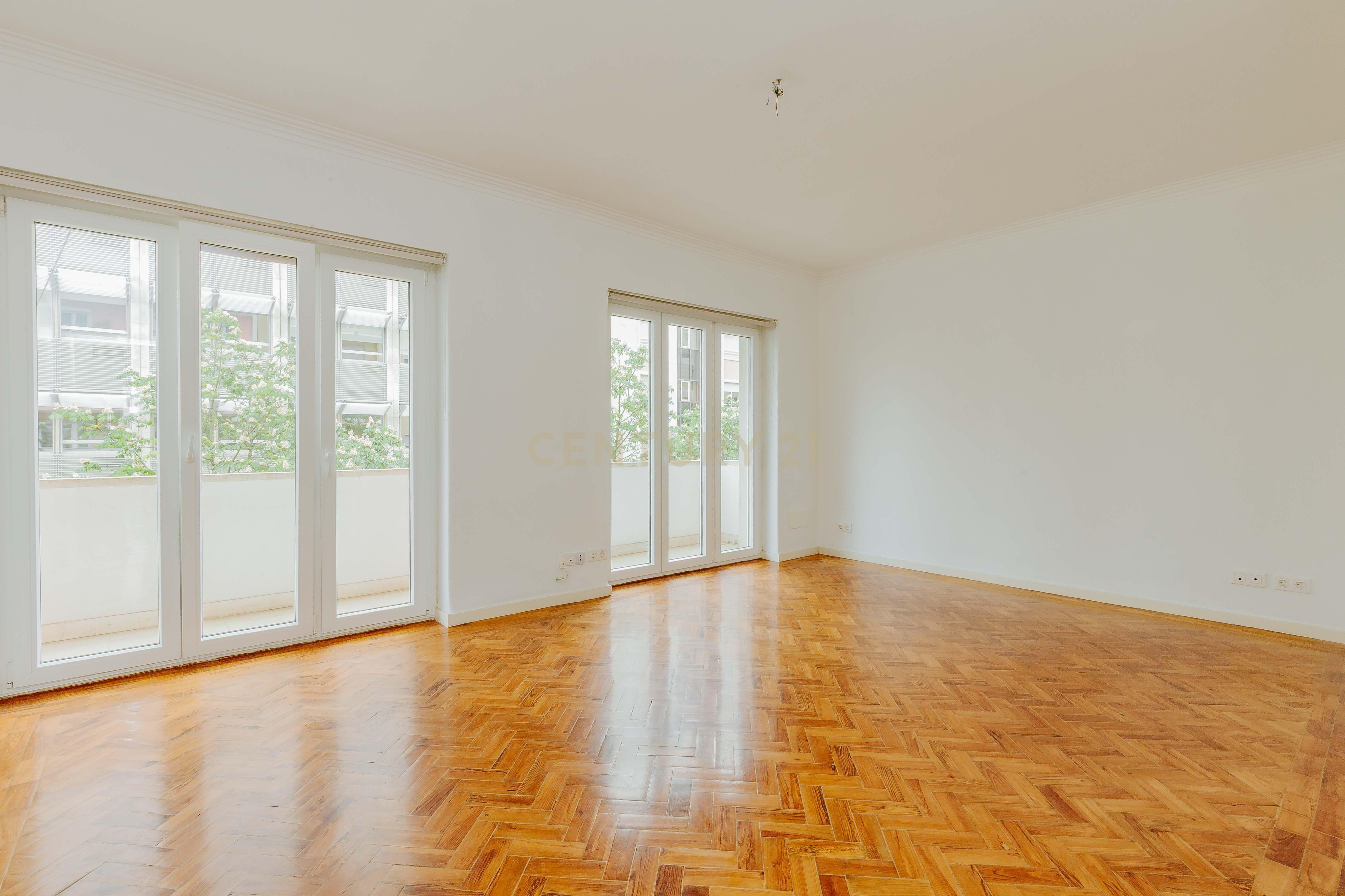 APARTAMENTO T5 REMODELADO SALDANHA LISBOA - Image 22