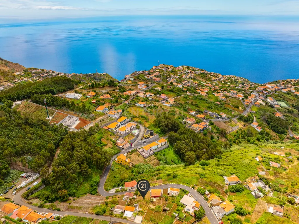 Terreno Urbano com Projeto Aprovado na Tranquila Ribeira Brava - Image 10