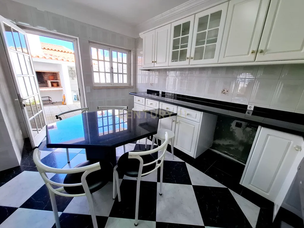 Excelente moradia T3 em Bicesse - Image 10