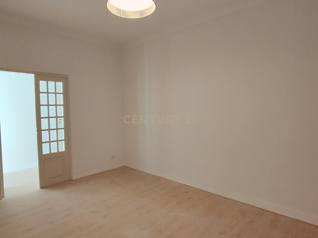 Apartamento T2 em Campolide, Lisboa - Image 3