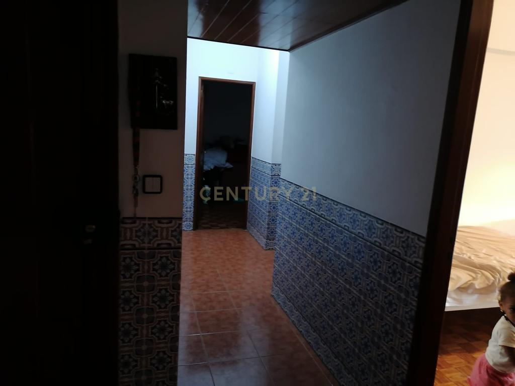 Apartamento T2 em Seixal com Elevador e Proximidade a Serviços - Image 8