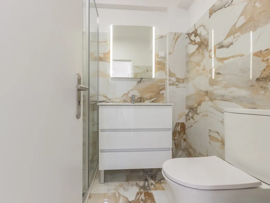 Apartamento T2 Remodelado - Sobreda *RESERVADO* - Image 15