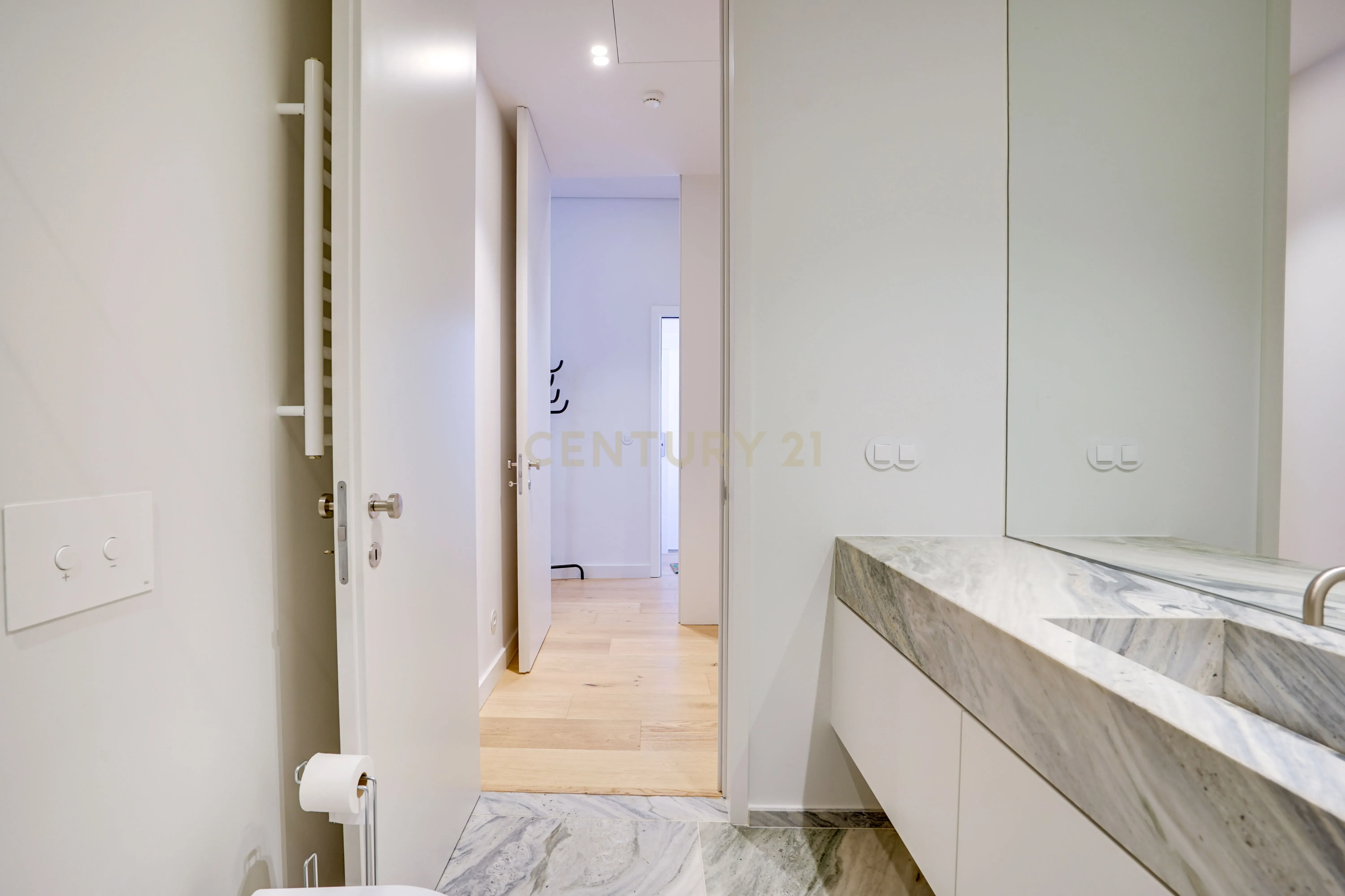 Luxuoso T1 em Lisboa com Vista e Acabamentos Modernos - Image 6