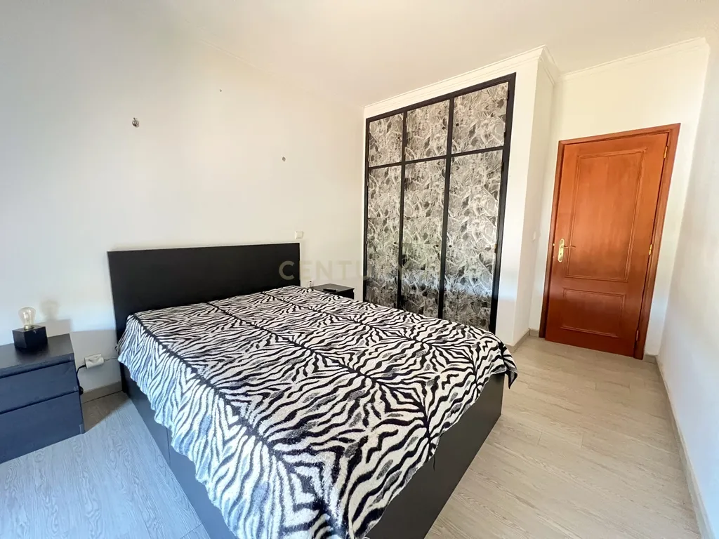 Apartamento T2 com Sótão e garagem - Torres Vedras - Image 9