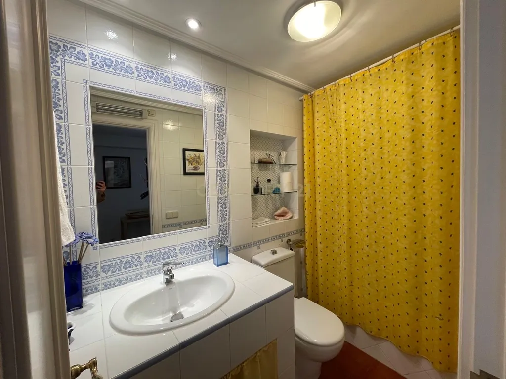 Luxuosa Moradia Renovada em Madrid com Vista para a Cidade - Image 41