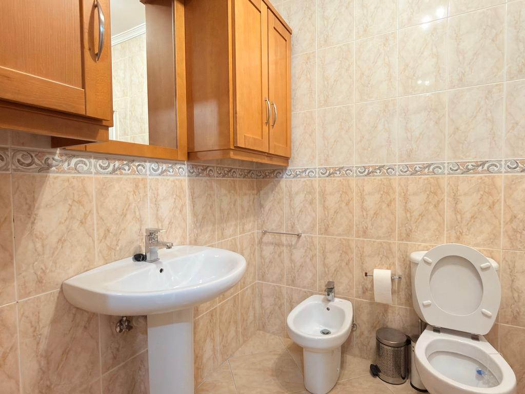 Apartamento T3 em Lousada com Garagem e Varandas - Image 12