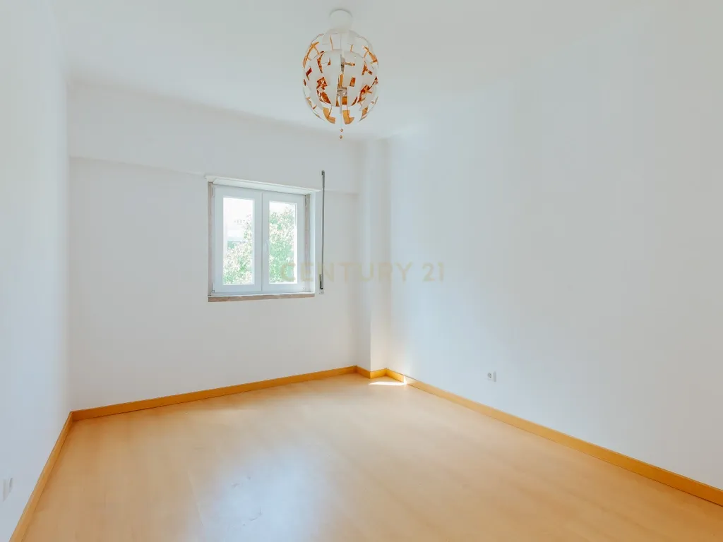 Apartamento T2 em Linda-a-Velha - Image 13