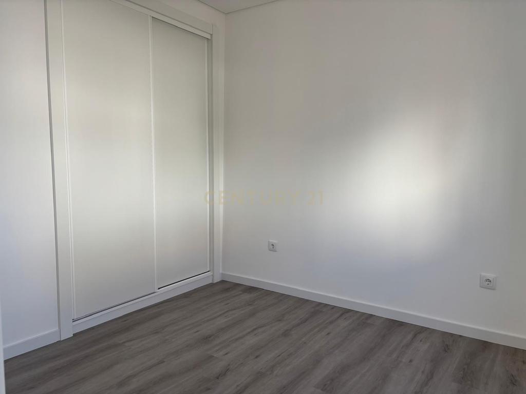 Moradia remodelada T1 - Meia Via  - Image 7