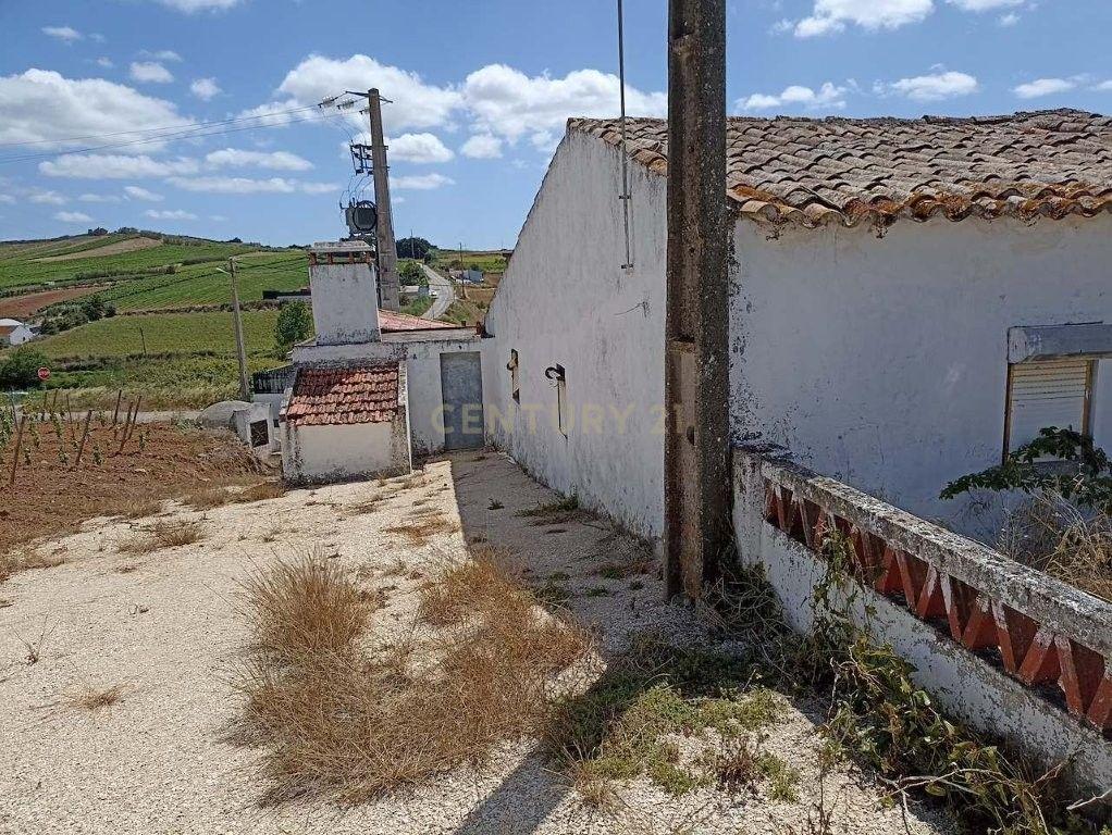 Fotografia 2 de Moradia para reconstrução | 396 m² | Lote 529 m² | Freiria, Torres Vedras
