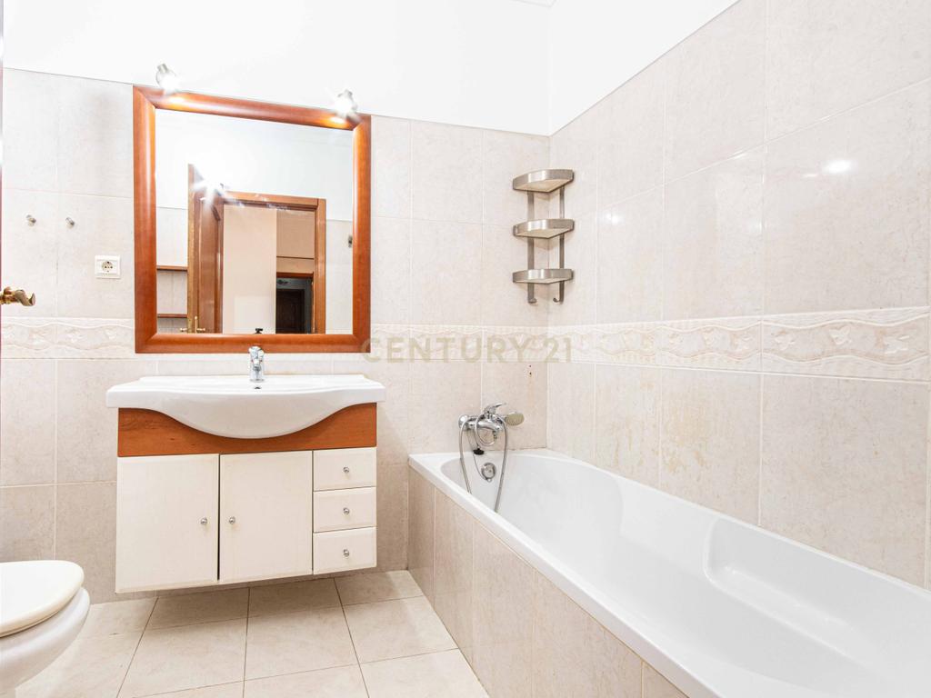 Espaçoso Apartamento T2 Póvoa da Galega com Terraço e Vista Desafogada - Image 21