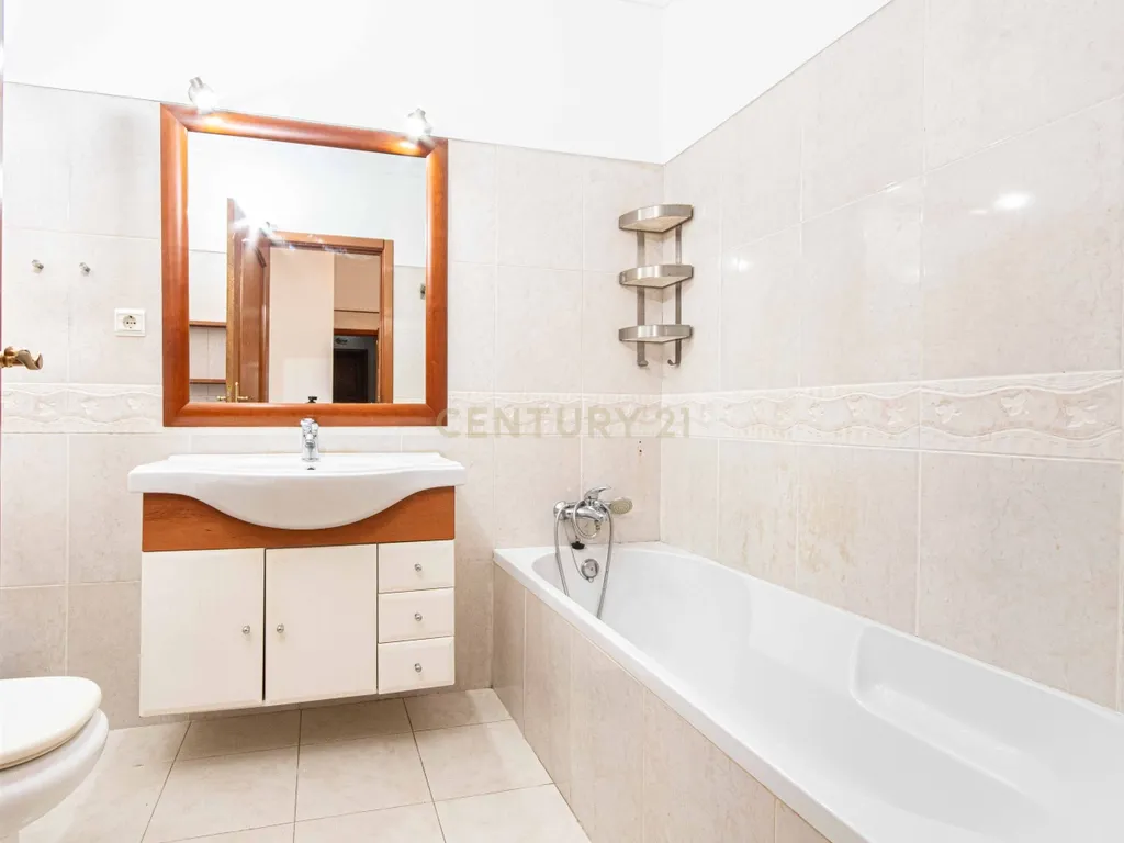 Espaçoso Apartamento T2 Póvoa da Galega com Terraço e Vista Desafogada - Image 21