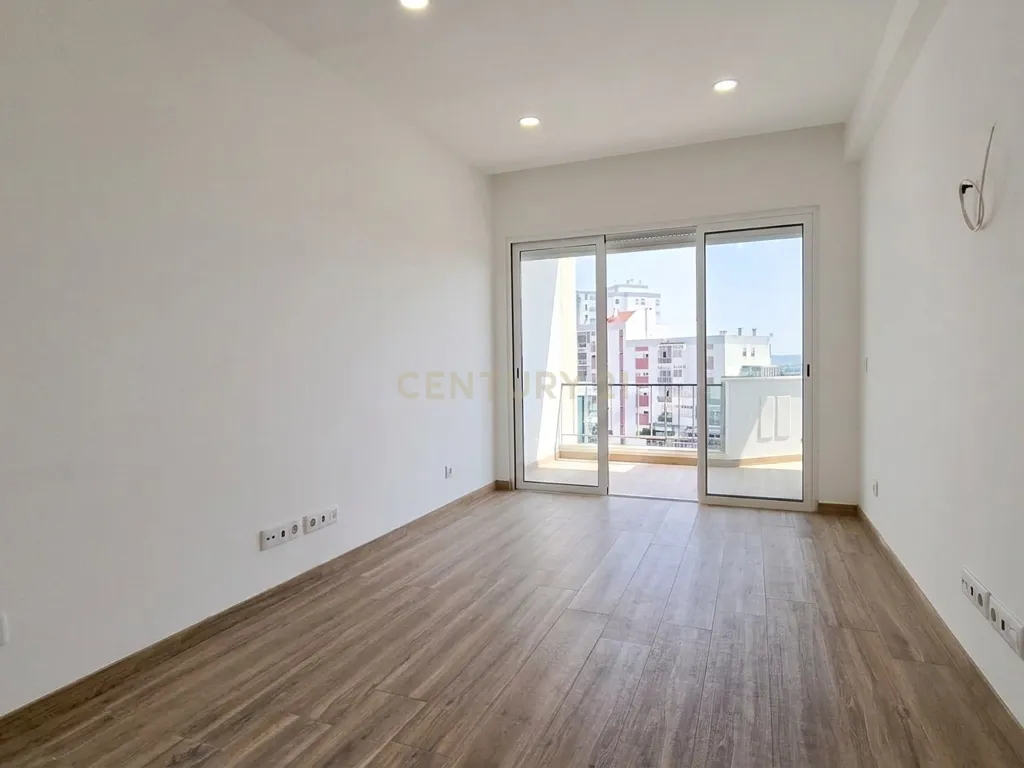Apartamento Moderno em Portimão com Vista para o Rio - Image 19