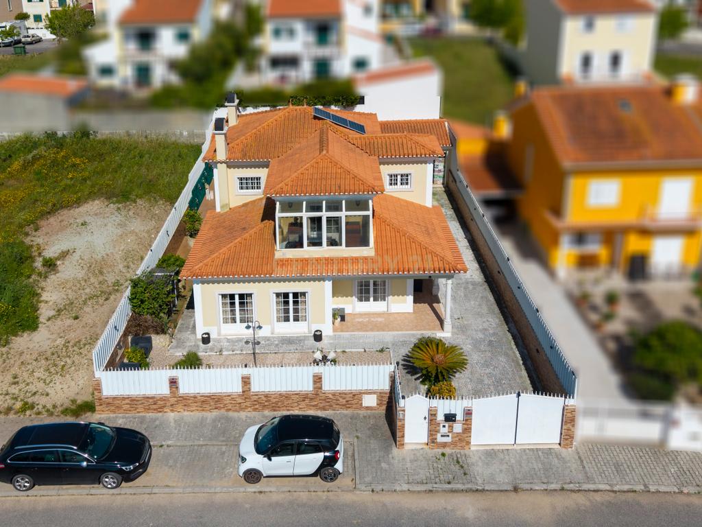 Moradia T3 exclusiva – Urbanização Vistas do Atlântico, São Pedro da Cadeira, Torres Vedras - Image 2