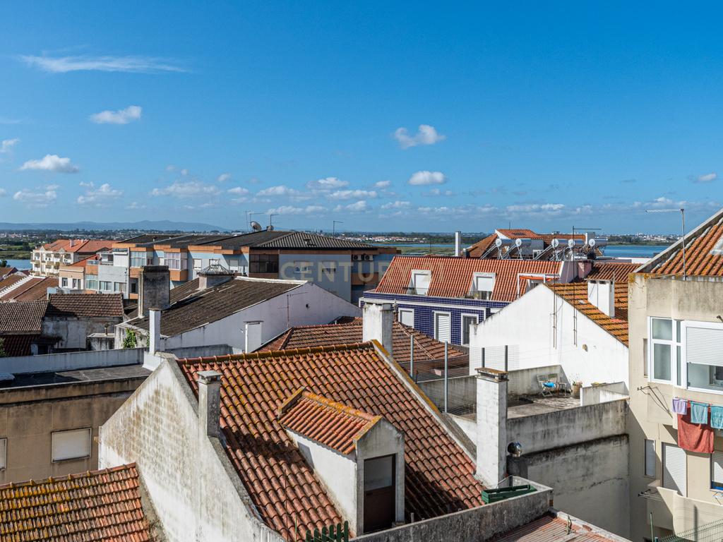 Apartamento T3 com Vista Panorâmica no Montijo - Image 17