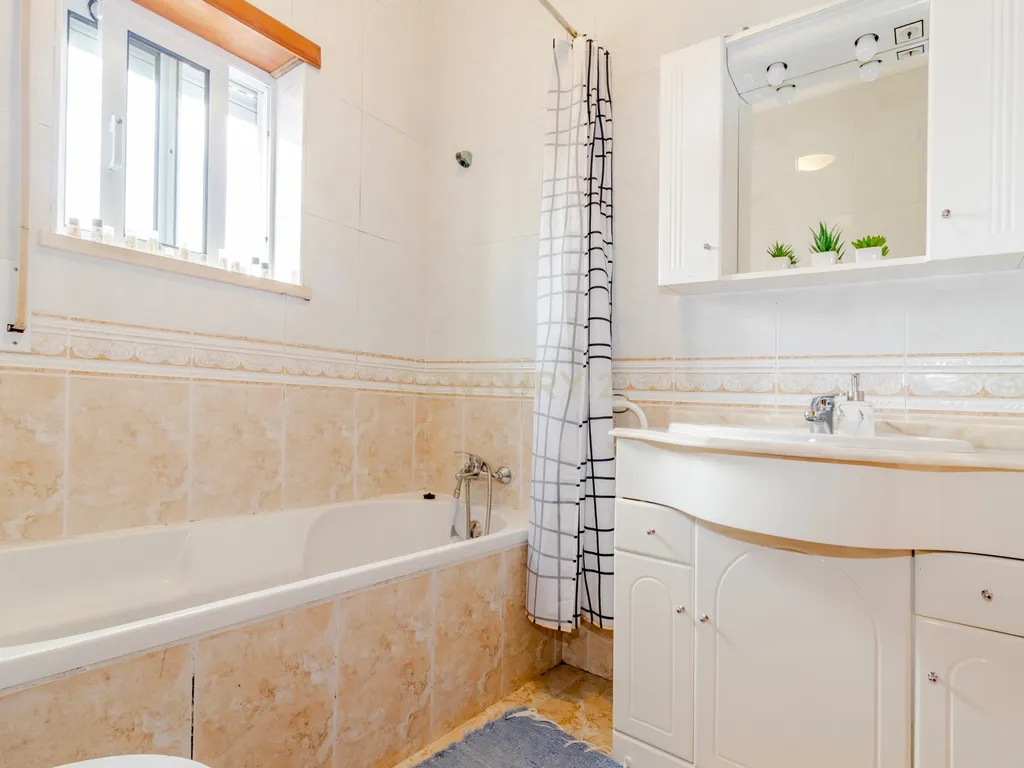 Apartamento T2, Centro da Marinha Grande - Image 16