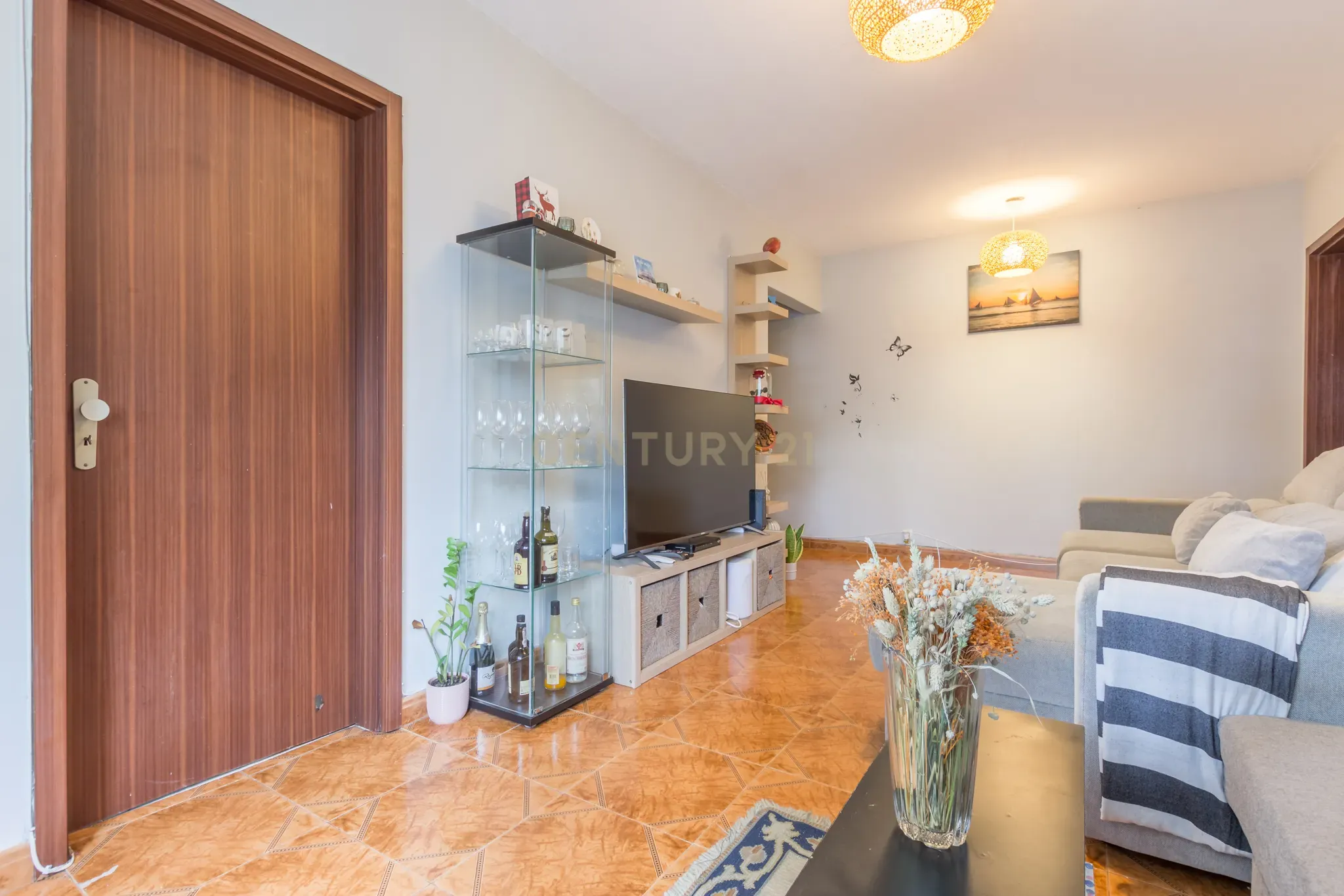 Apartamento T1 em Cidade Sol, Santo António Charneca - Image 4