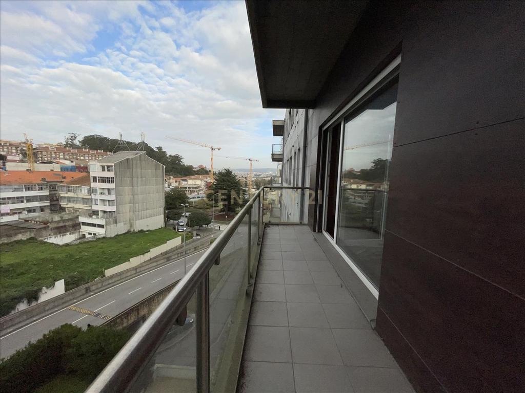 Apartamento T2 - Praça das Flores - Porto - Image 6