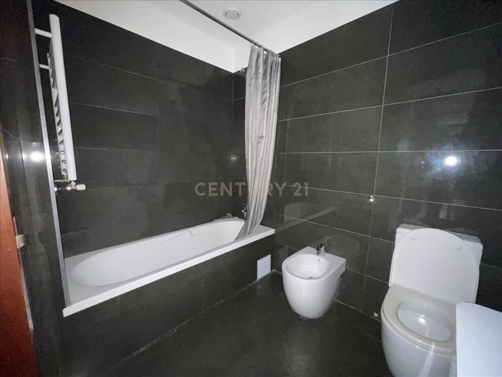 Apartamento T2 - Praça das Flores - Porto - Image 16