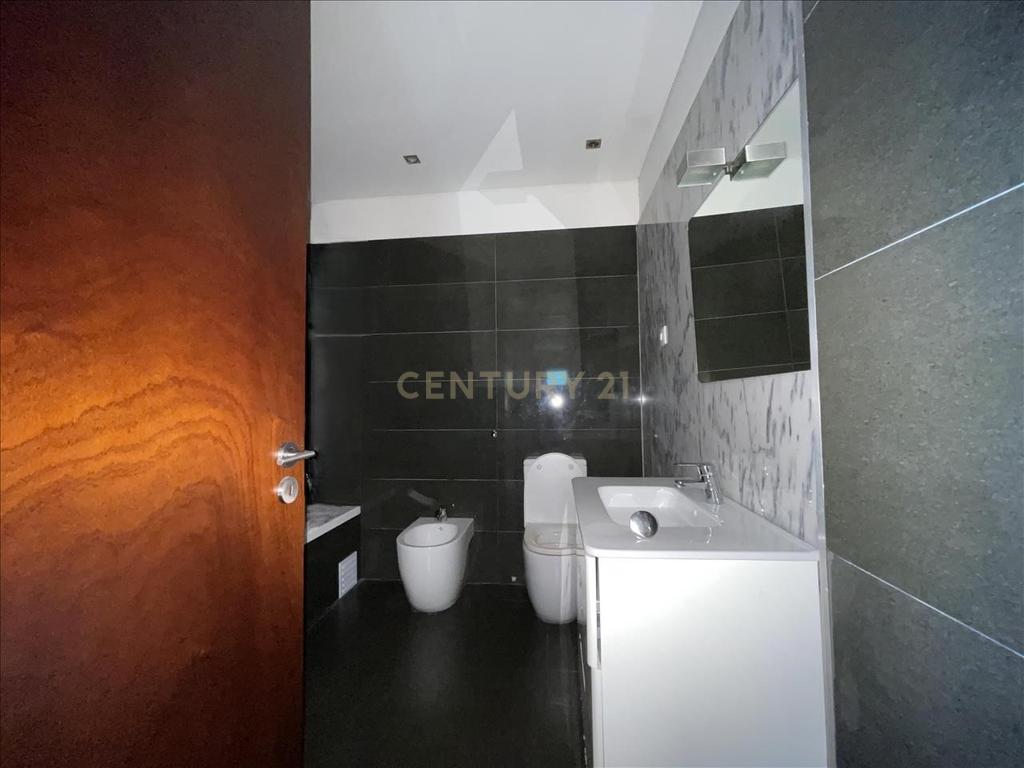 Apartamento T2 - Praça das Flores - Porto - Image 17