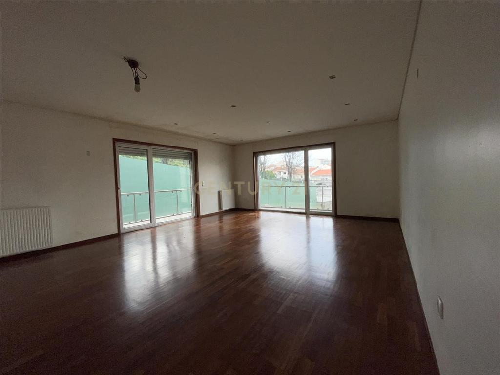 Apartamento T2 - Praça das Flores - Porto - Image 4
