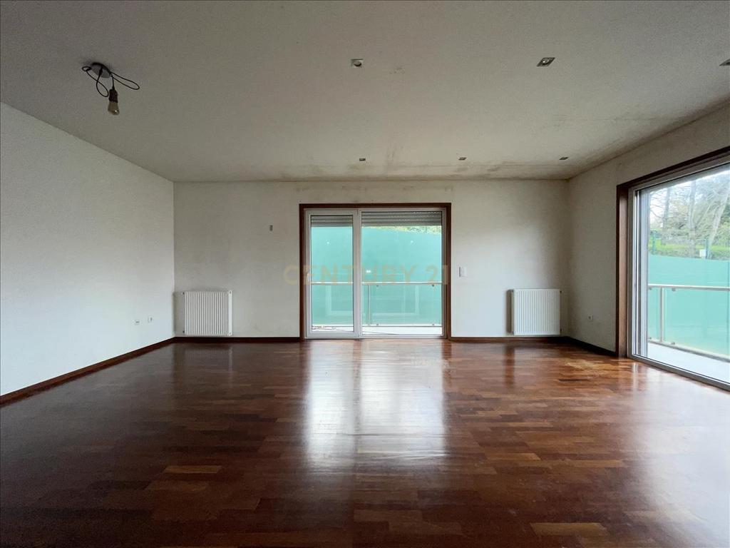 Apartamento T2 - Praça das Flores - Porto - Image 2