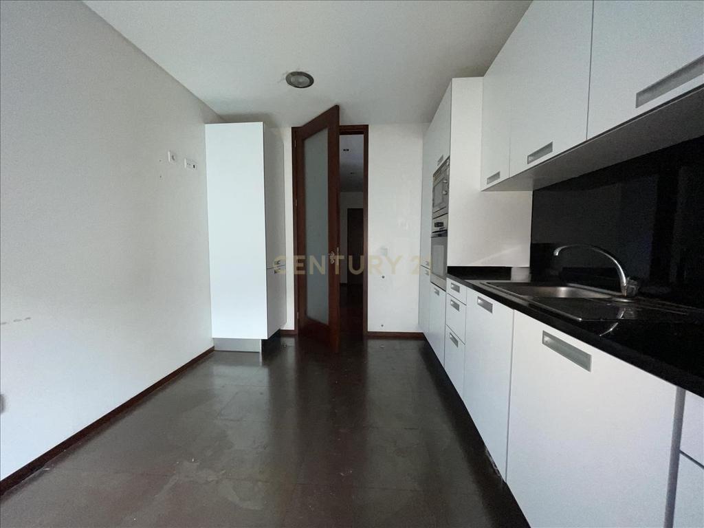 Apartamento T2 - Praça das Flores - Porto - Image 8