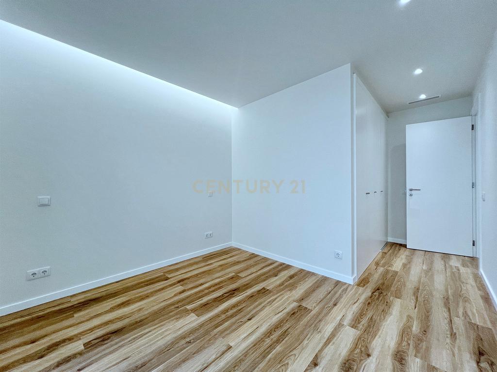 Moradia T4 com Piscina na Parede (Cascais, Lisboa) - Image 22