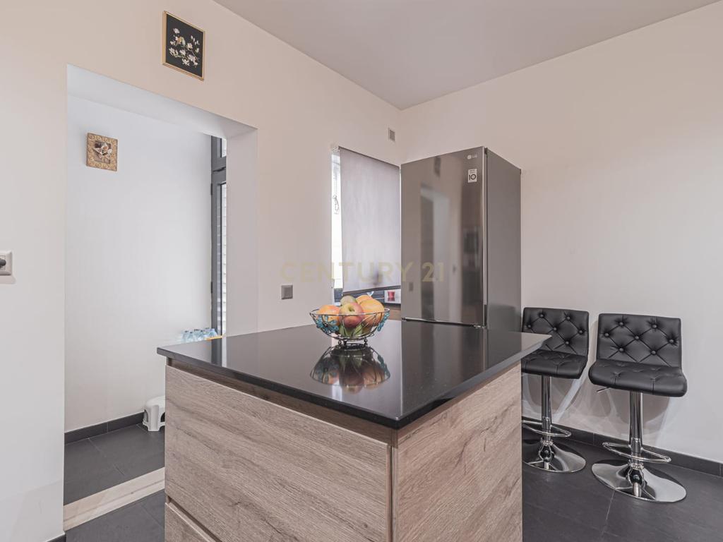 Espaçoso apartamento T3 no Casal Do Marco com Terraço - Image 32