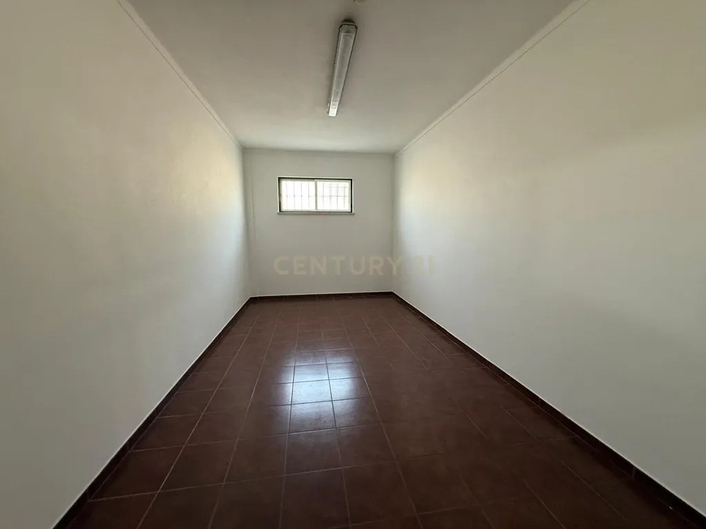Armazém Industrial para Arrendamento – Riachos, Torres Novas - Image 13