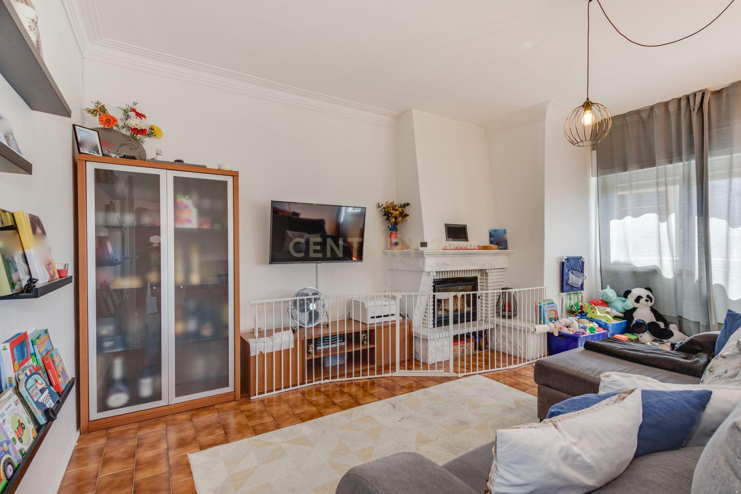 Fotografia 7 de Apartamento T3+1 | Av. Manuel Alpedrinha | Reboleira, Amadora | 6º Andar | Elevador | Suite | Próximo à estação