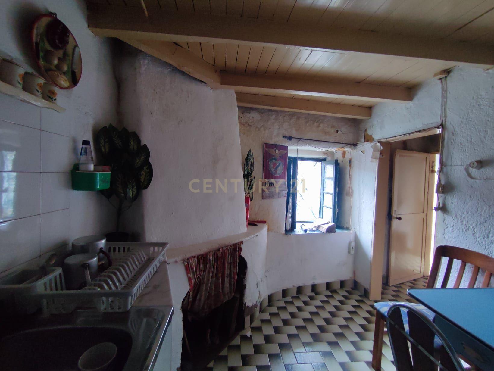 Moradia T2, com anexo em pedra, Tinalhas, Castelo Branco - Image 9