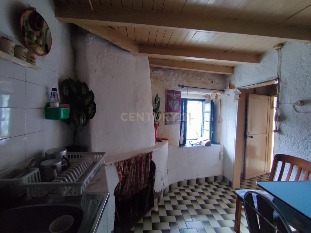 Moradia T2, com anexo em pedra, Tinalhas, Castelo Branco - Image 9