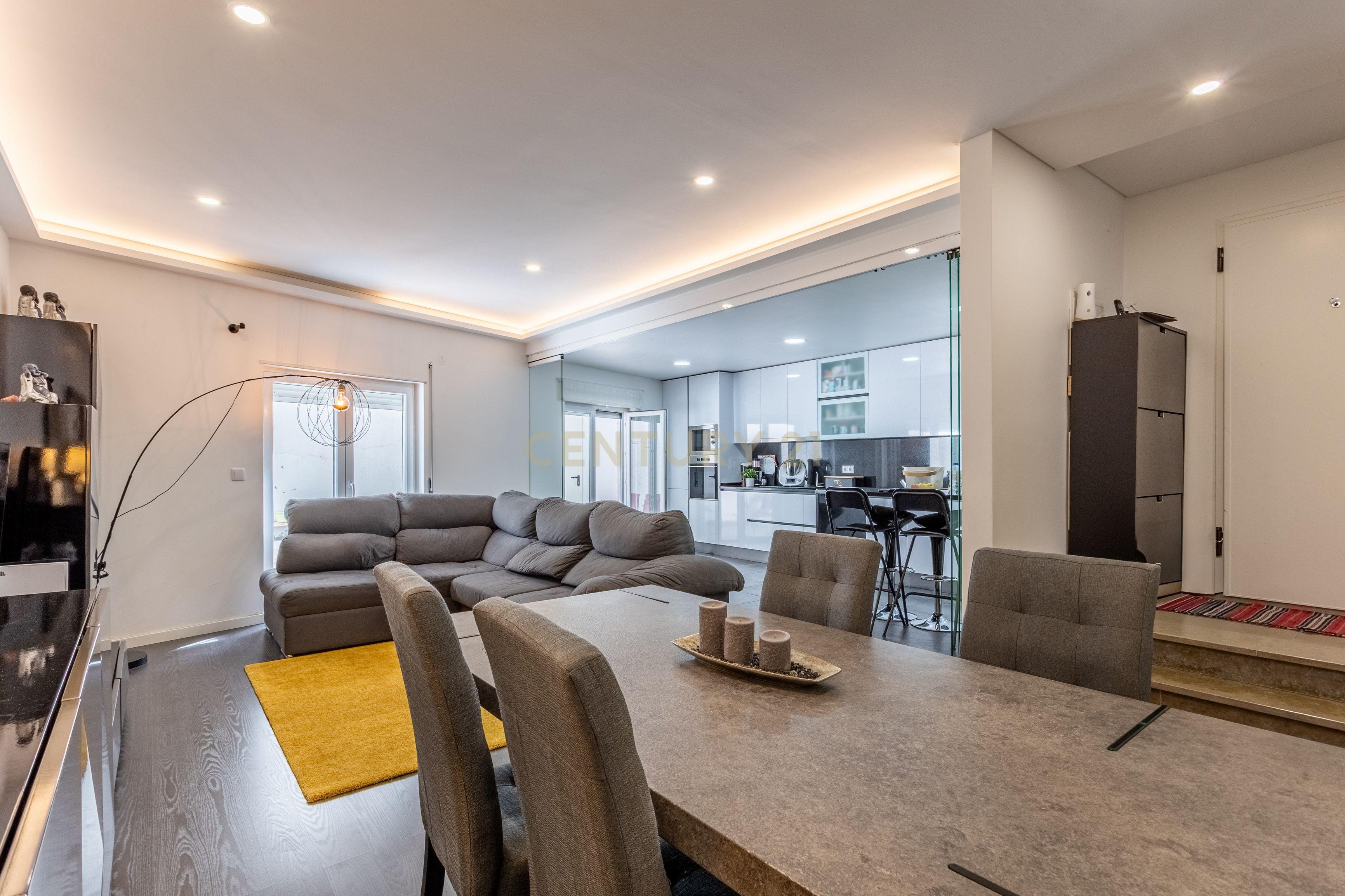 Fotografia 5 de Apartamento T4 Duplex com Terraço | Estacionamento para 2 Viaturas | Odivelas