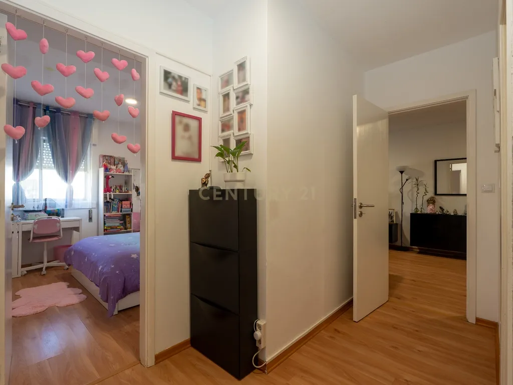 Apartamento de tipologia T4, com 2 WC e arrecadação localizado em Santo António dos Cavaleiros – Loures. - Image 17