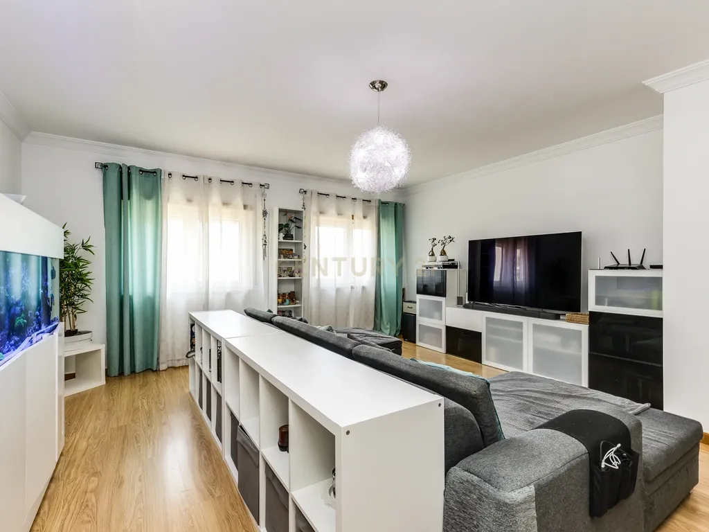 Apartamento T3 no Montijo com garagem, arrecadação e varandas - Image 3