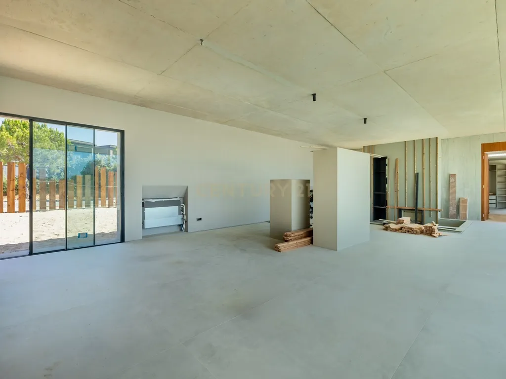 Moradia T6 com Projeto de Autor em Tróia/Comporta | Piscina, 3 Suites, Jardim Privado - Image 17