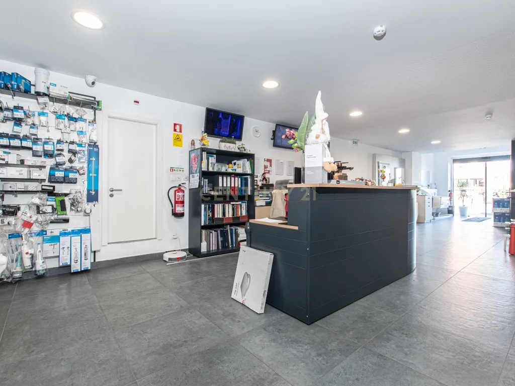 Loja em Campolide, Lisboa - 160m² - Image 4