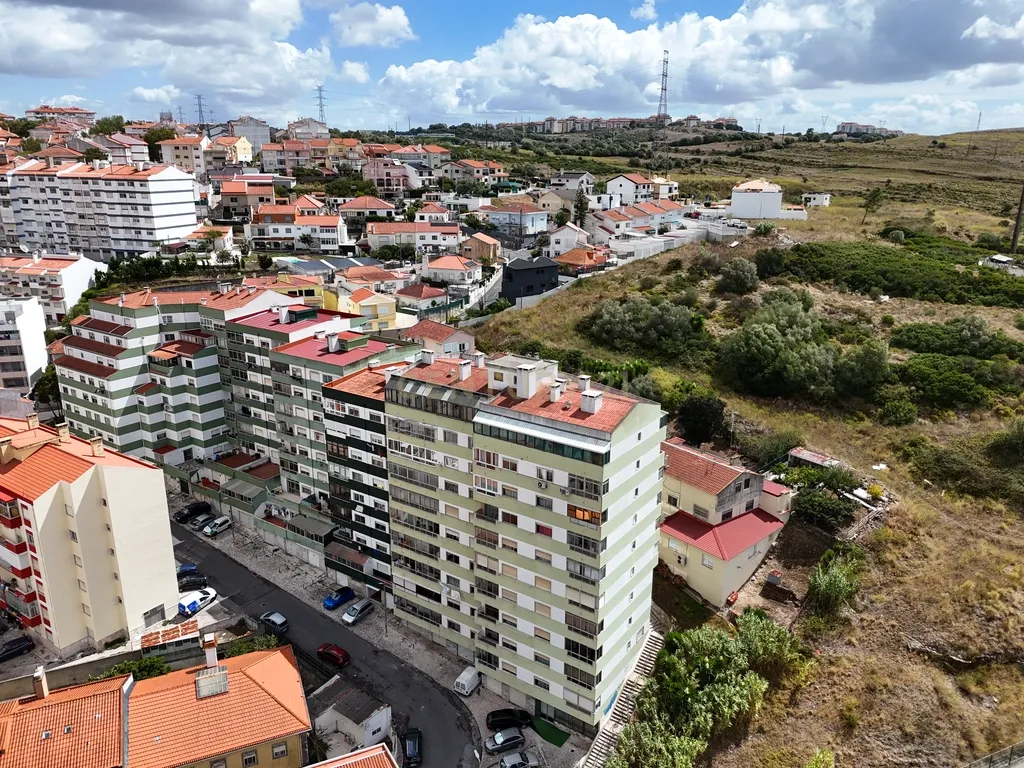 T4 Renovado e Luminoso com 50 m² de Varandas Fechadas | Agualva-Cacém - Image 29