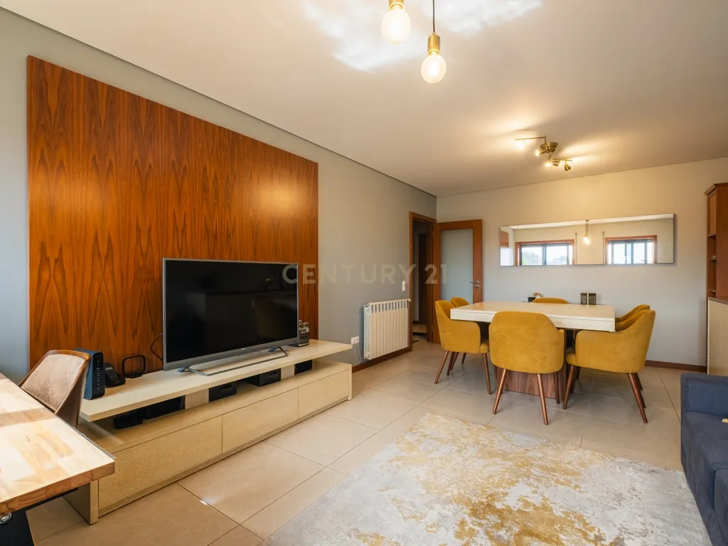 T2 de Excelentes Áreas | Suite, Garagem e Arrecadação | Alfena - Image 3