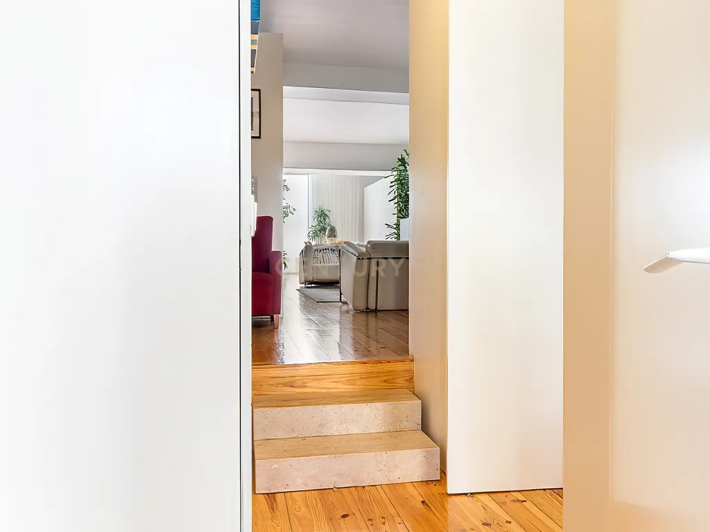 Extraordinário apartamento T3+1 com pátio exterior privado, junto ao Campo Pequeno, Lisboa. Em Venda! - Image 18